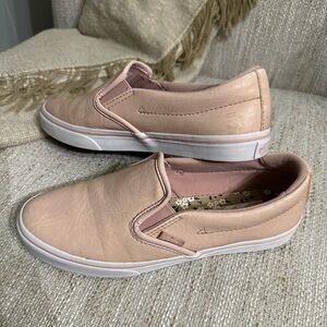 🛍️ Vans classic slip on light pink gently used and sanitized great condition.